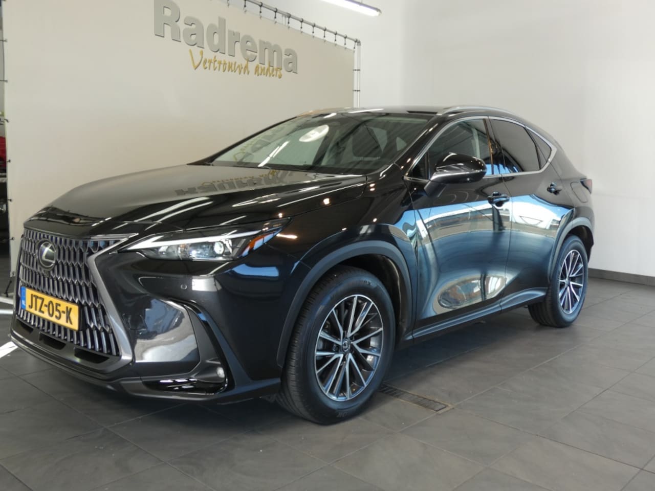 Lexus NX - 450h+ AWD Lux. Line - AutoWereld.nl