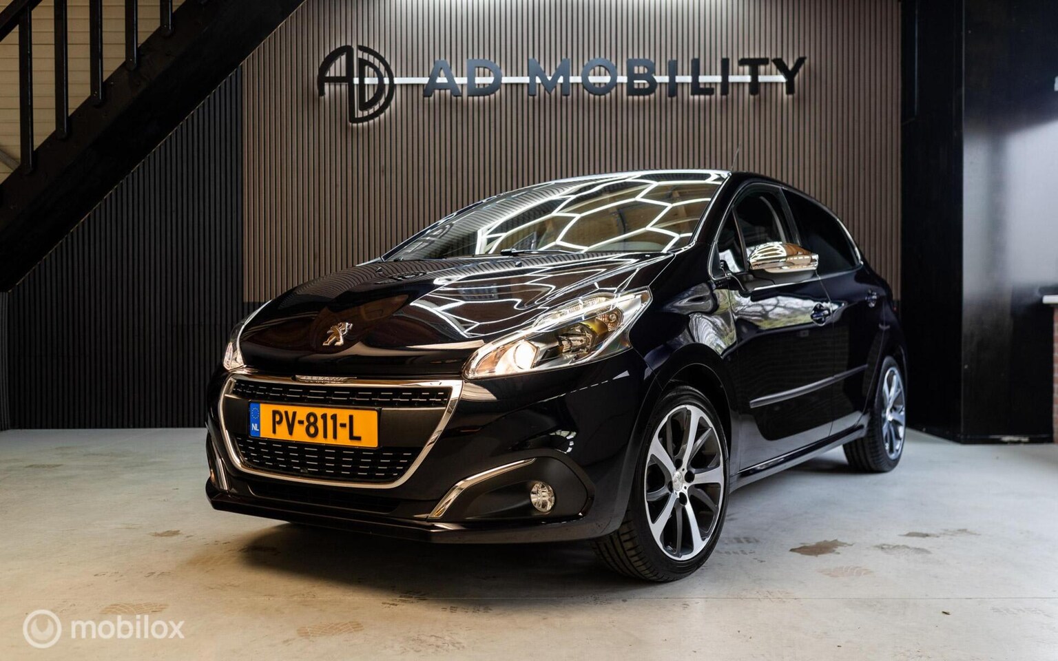 Peugeot 208 - 1.2 PureTech Allure Camera, Navi, Pano - AutoWereld.nl