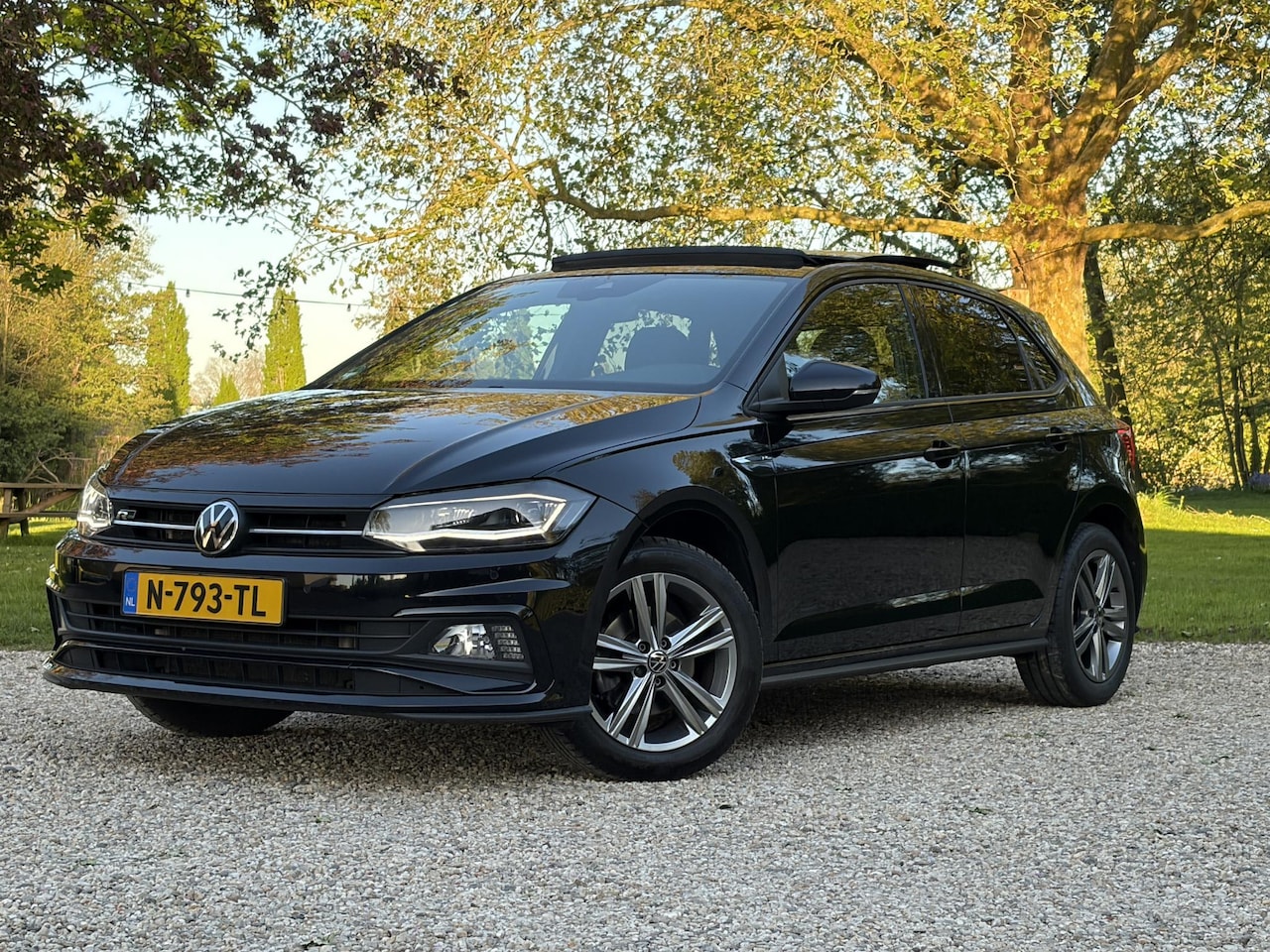 Volkswagen Polo - 110PK R-Line Carplay, DSG, Virtueel, Schuifdak - AutoWereld.nl