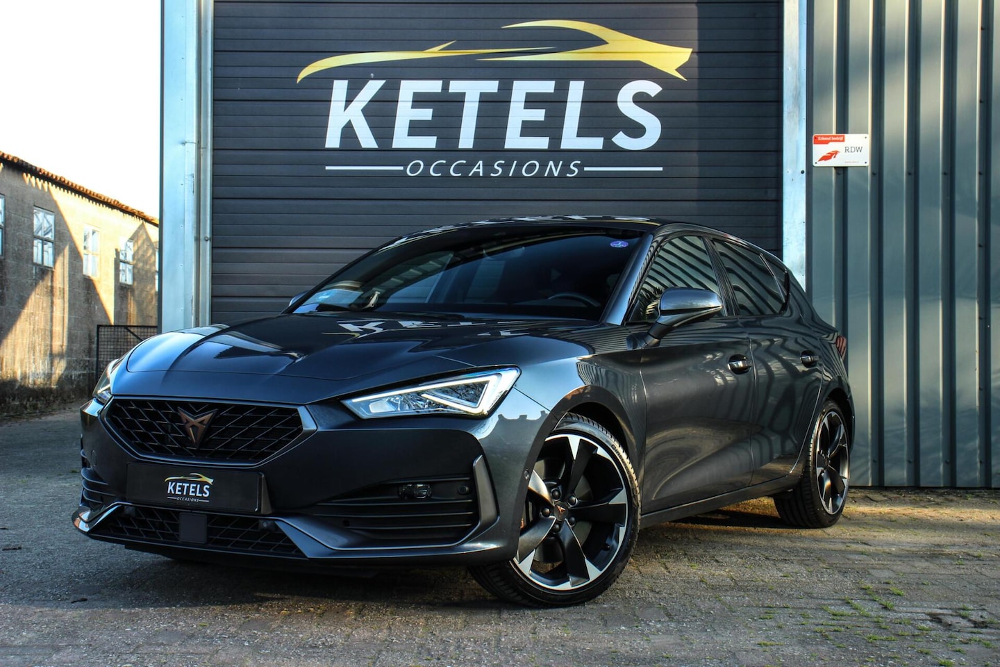 CUPRA Leon - 2.0eTSI Business Edition Plus Trekhaak, Kuipstoelen - AutoWereld.nl