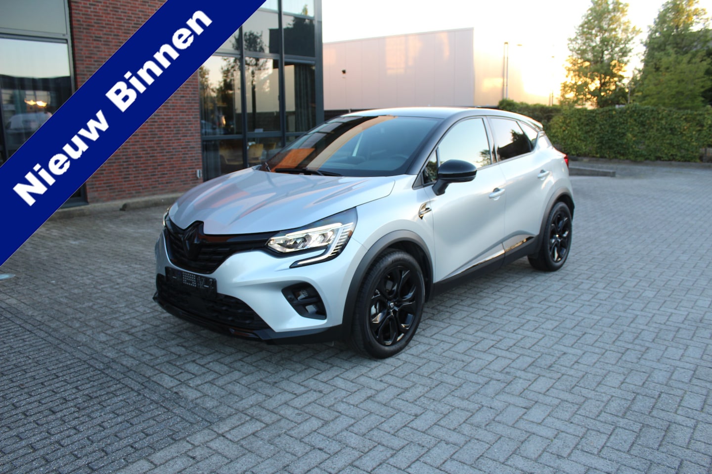 Renault Captur - 1.6 E-Tech Hybrid 145 Rive Gauche Clima-Cruise-Navi-Camera - AutoWereld.nl