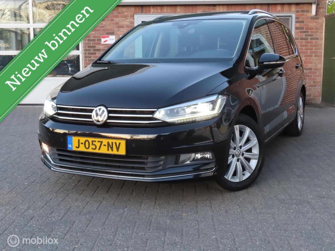 Volkswagen Touran - 1.4 TSI Highline 7p|Pano|Wegklapbare trekhaak|Camera|Carplay|Full Led|El achterklep. - AutoWereld.nl