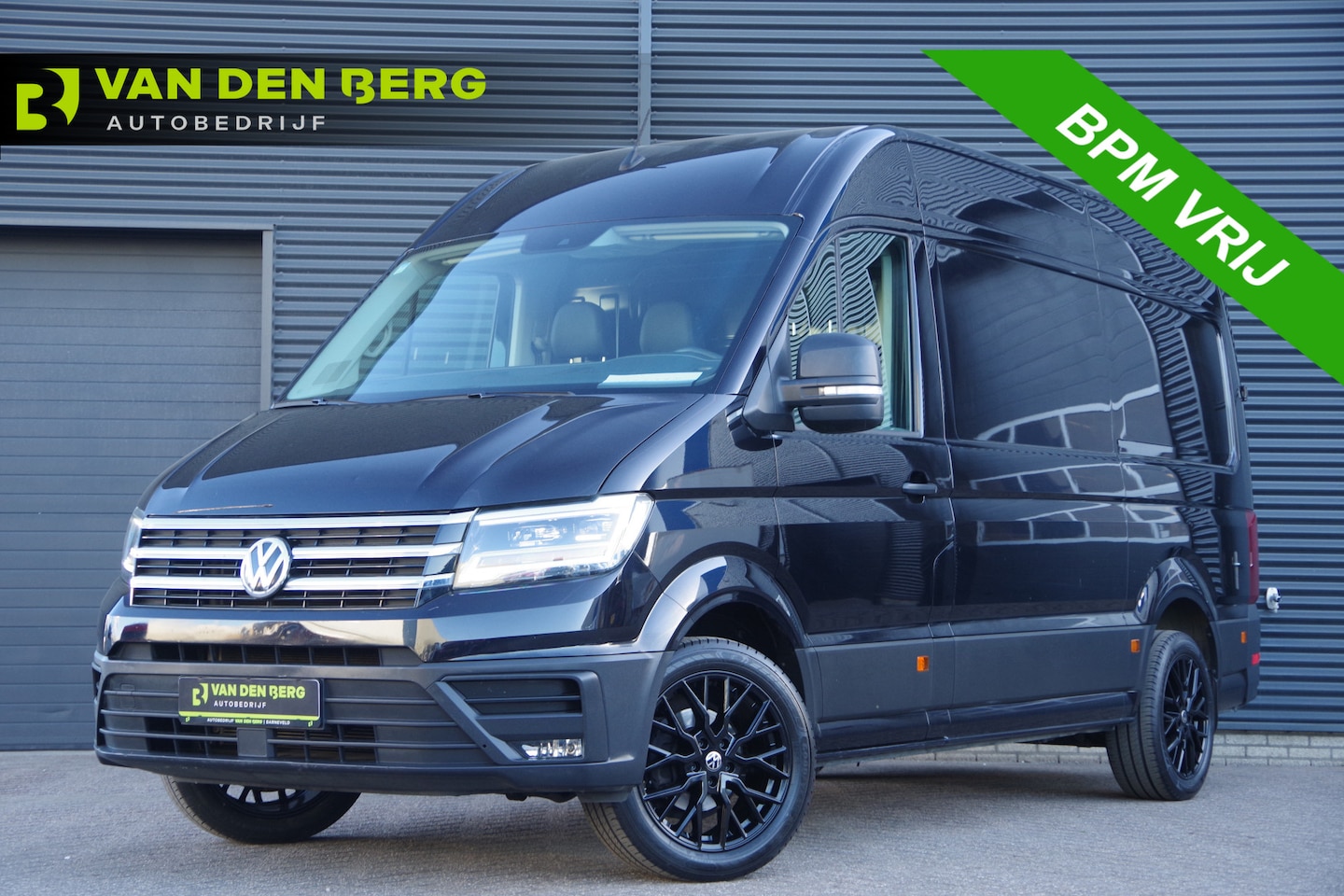 Volkswagen Crafter - 35 2.0 TDI L3H3 Highline AUT. LED, TREKHAAK, GEV. ERGO ACTIVE STOEL, CAMERA, AIRCO, MISTLA - AutoWereld.nl