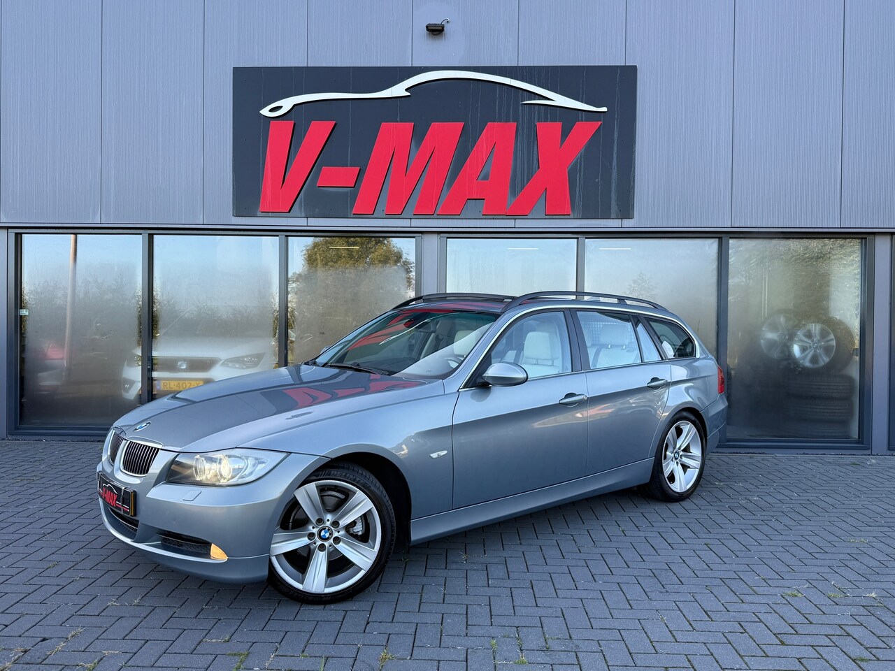 BMW 3-serie Touring - 325i AUT Dynamic Exe Pano Leer Xenon Navi Stoelvw - AutoWereld.nl