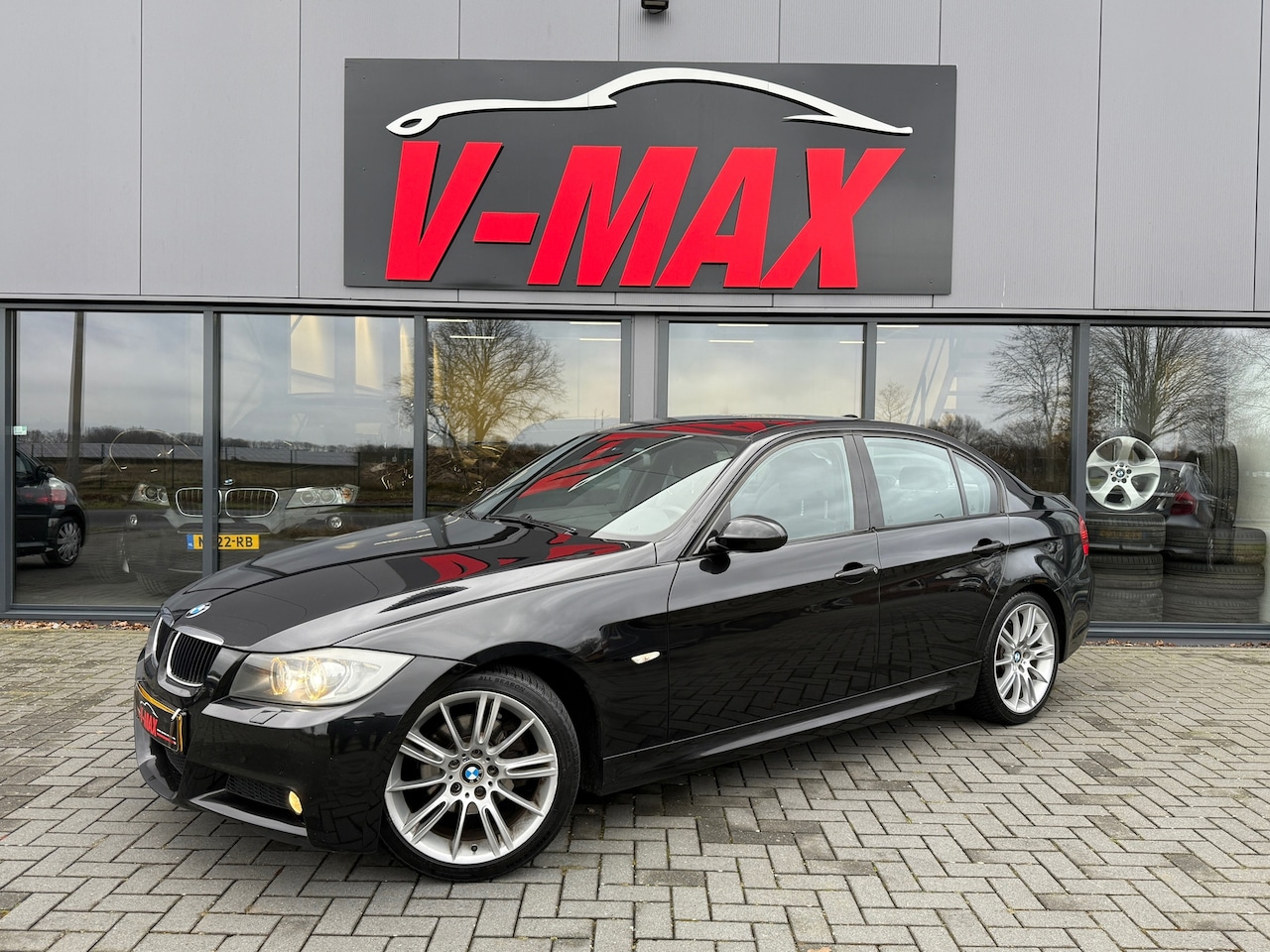 BMW 3-serie - 320i AUT 170PK M-Sport Xenon Alcantara Sportstoelen PDC - AutoWereld.nl