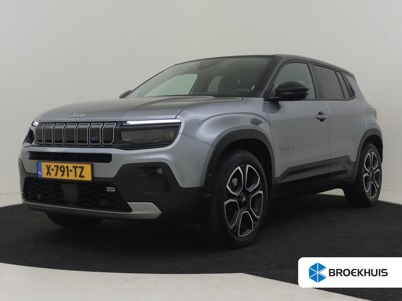 Jeep Avenger - 1st Edition 54 kWh 156PK | Achteruitrijcamera | Afdaal assistent | Apple carplay Android a - AutoWereld.nl