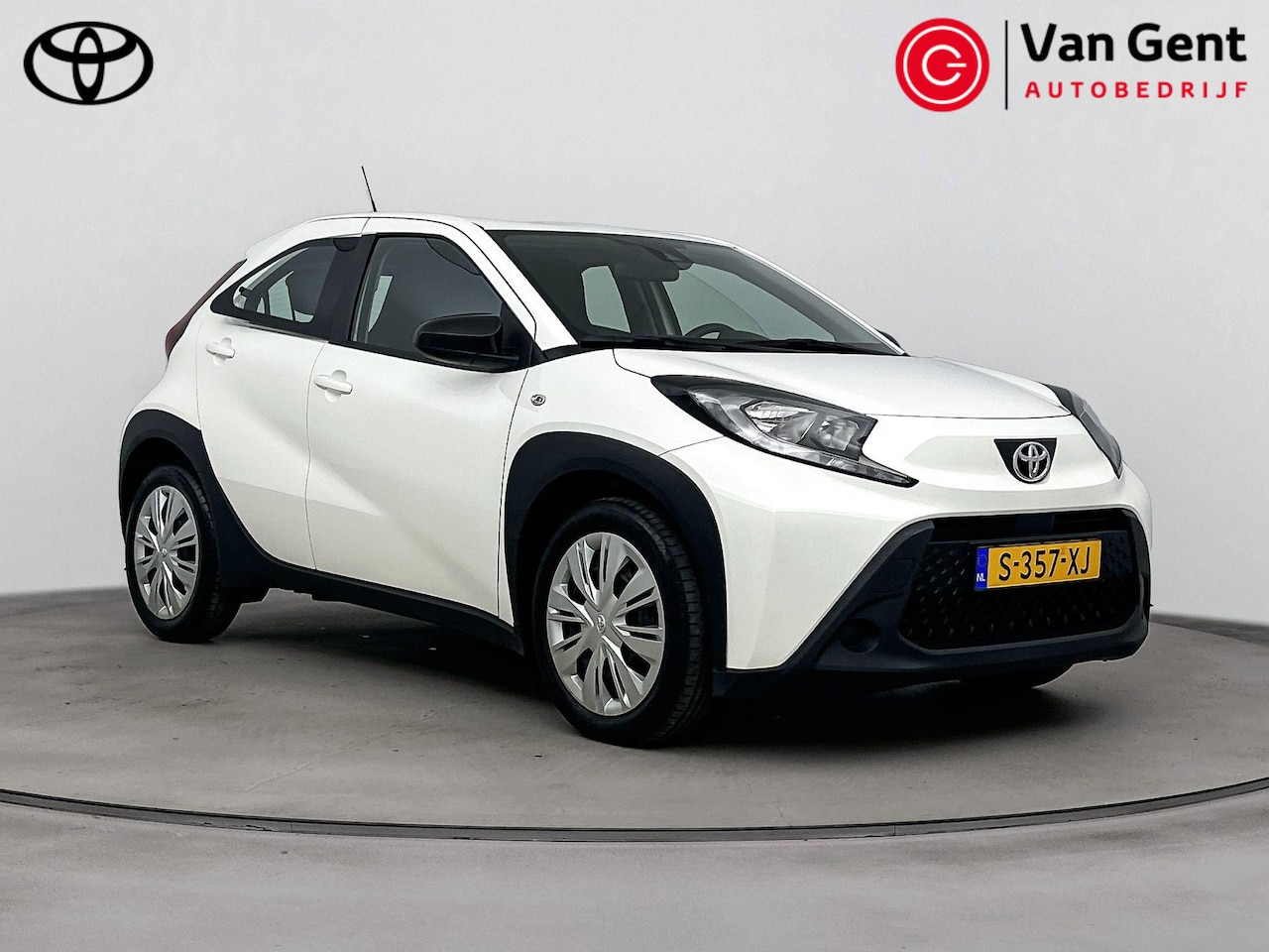 Toyota Aygo X - 1.0 VVT-i MT Play | Apple Carplay / Android Auto | Adaptive Cruise | Airco | Camera | Rijs - AutoWereld.nl