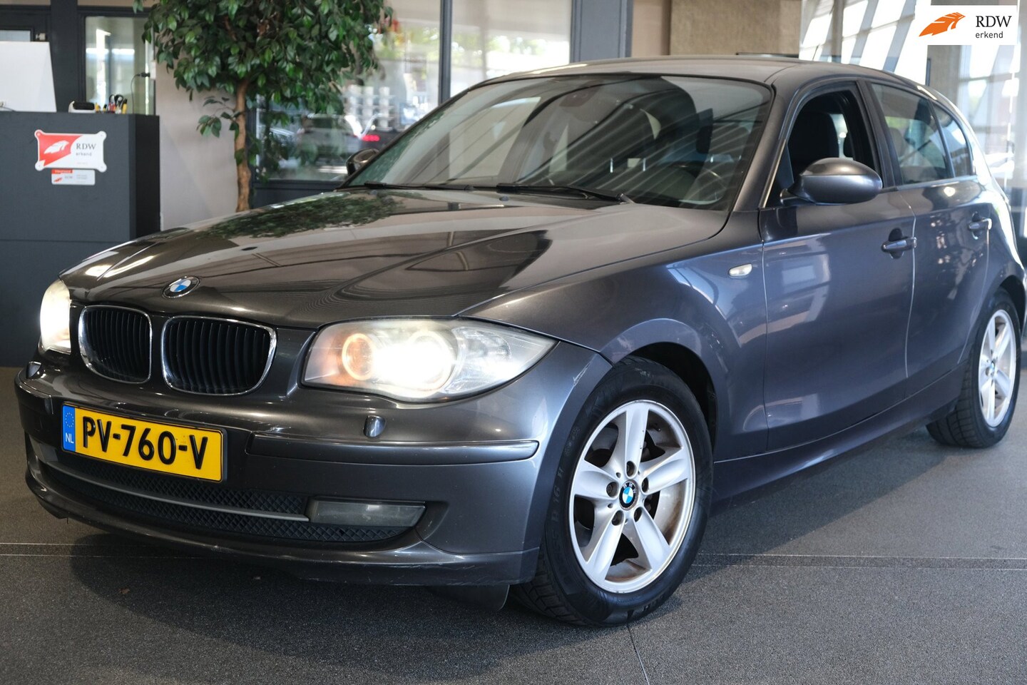 BMW 1-serie - 118i AUT Cruise Pdc Xenon MF-Stuur Stoelverwarming - AutoWereld.nl