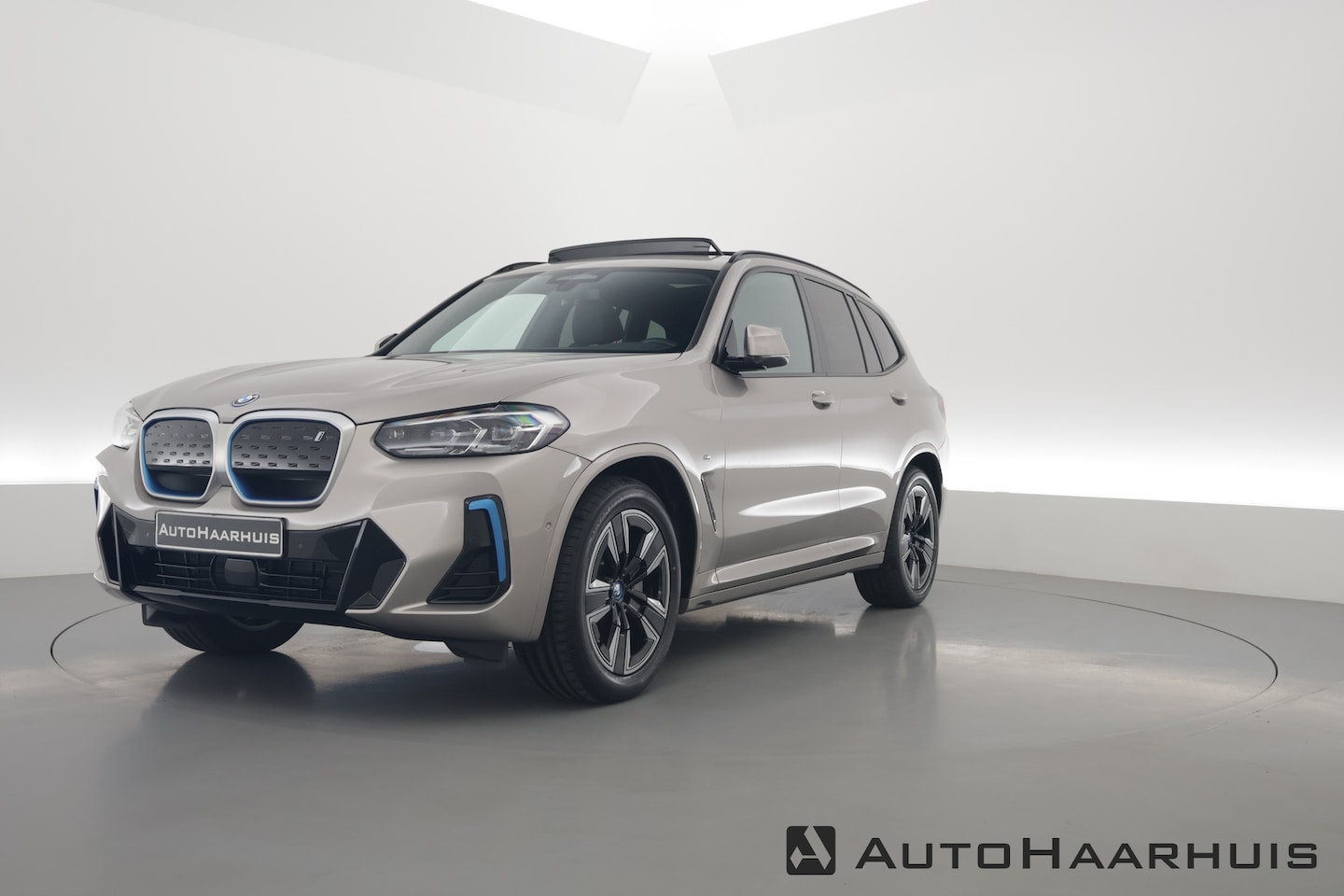 BMW iX3 - M Sport 80 kWh | Pano | Adapt. Cruise | Camera | Keyless | Leder | Stoelverw. - AutoWereld.nl