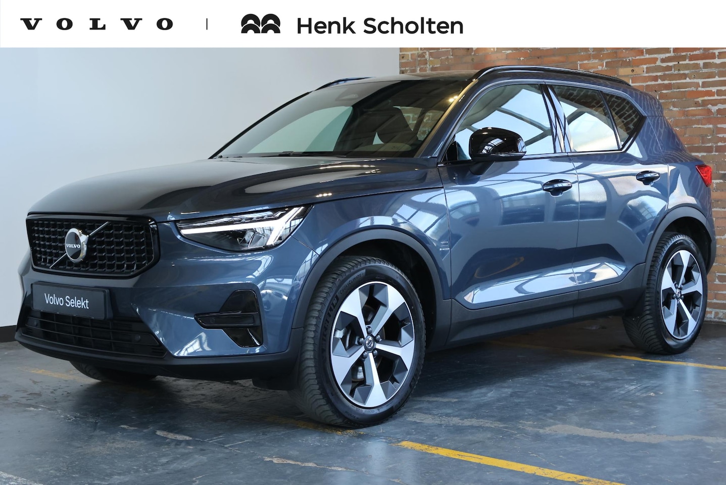 Volvo XC40 - 2.0 B4 Plus Dark | Trekhaak Semi-elektrisch | Adaptieve Cruise Control | Pilot Assist | Ve - AutoWereld.nl