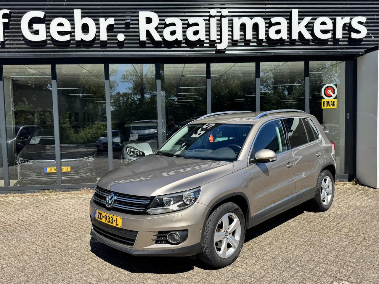 Volkswagen Tiguan - 1.4 TSI R-Line Edition*Navigatie*Stoelverwarming*EXPORT EX BPM* - AutoWereld.nl