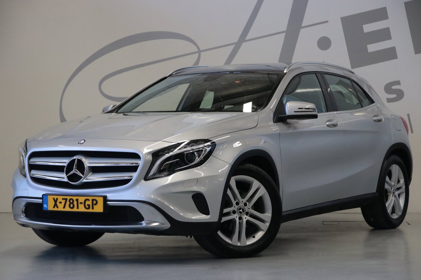 Mercedes-Benz GLA-Klasse - 200 Panoramadak/ Stoelverwarming - AutoWereld.nl