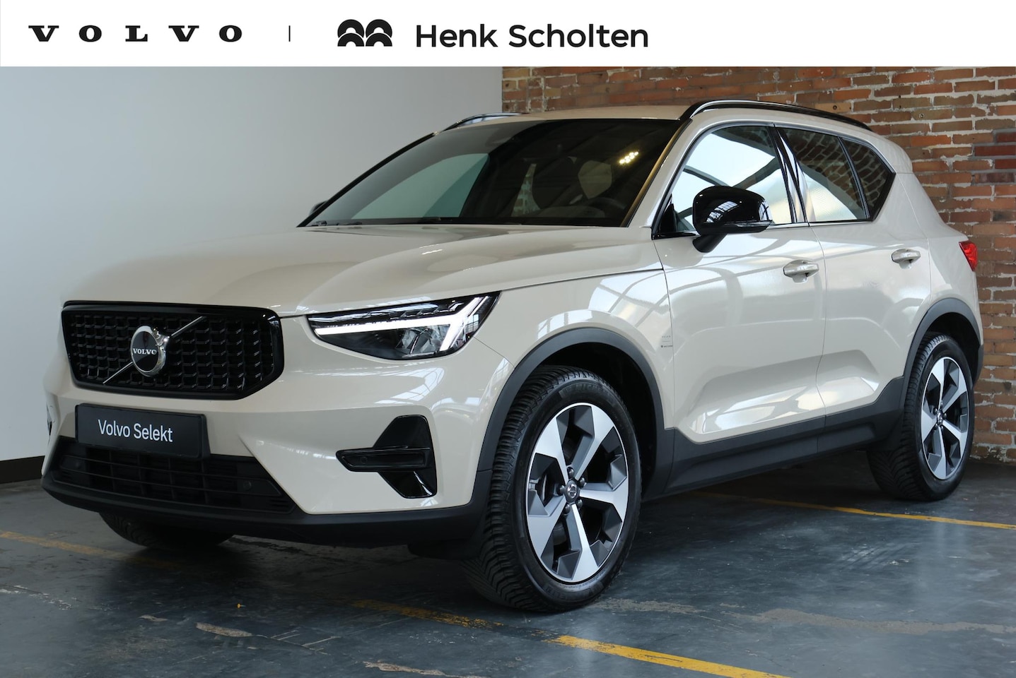 Volvo XC40 - B4 Plus Dark | Trekhaak Semi-elektrisch | Adaptieve Cruise Control | Pilot Assist | Verwar - AutoWereld.nl