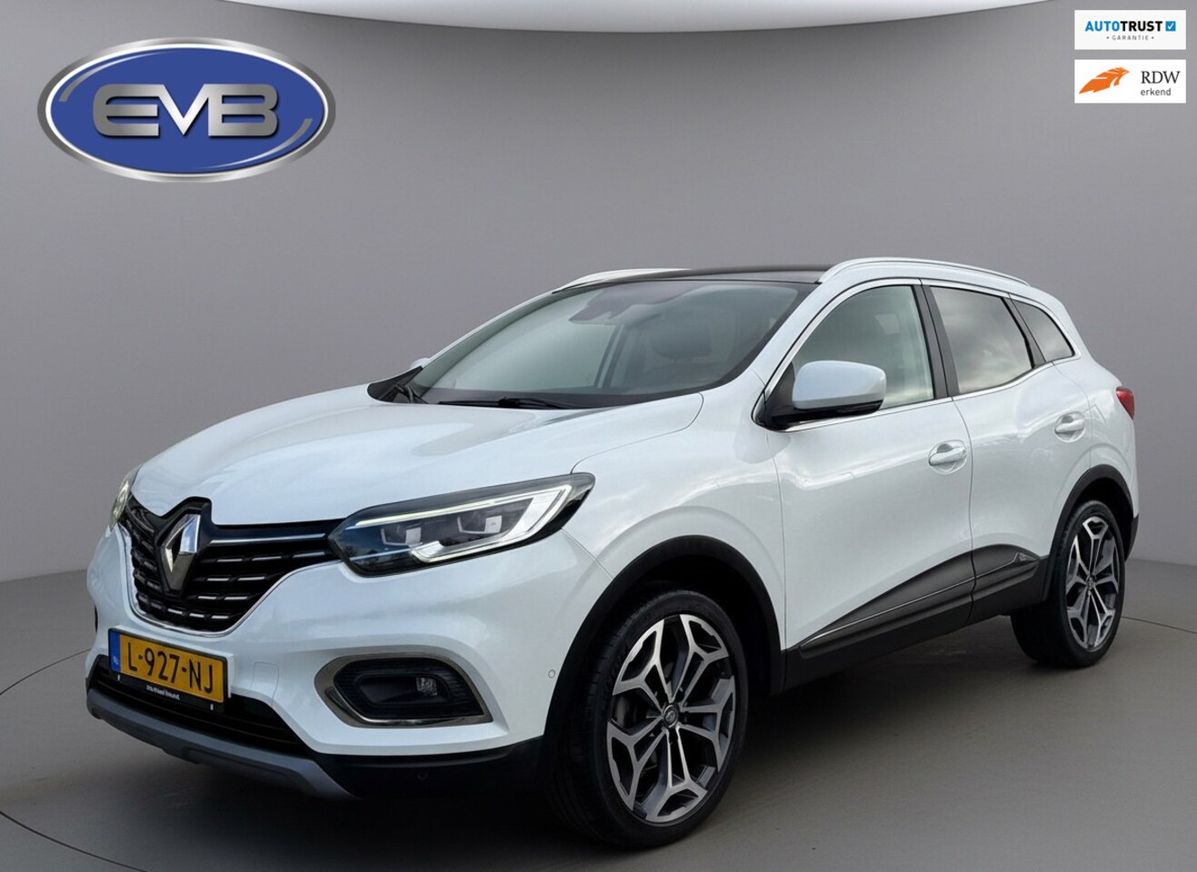 Renault Kadjar - 1.3 TCe Black Edition 1.3 TCe Black Edition,VOL OPTIES, panoramadak, 19 inch,trekhaak,achteruitrijcamera, 1/2 le - AutoWereld.nl