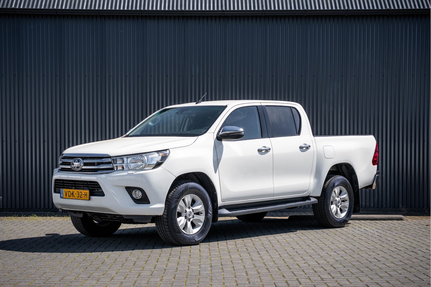 Toyota HiLux - 2.4 D 4WD | 150 PK | Automaat | Camera | Cruise | Navi | Trekhaak - AutoWereld.nl