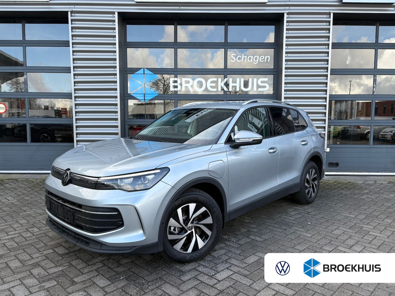 Volkswagen Tiguan - 1.5 TSI eHybrid 204 pk Life | Achteruitrijcamera | Assistance package including Adaptive C - AutoWereld.nl