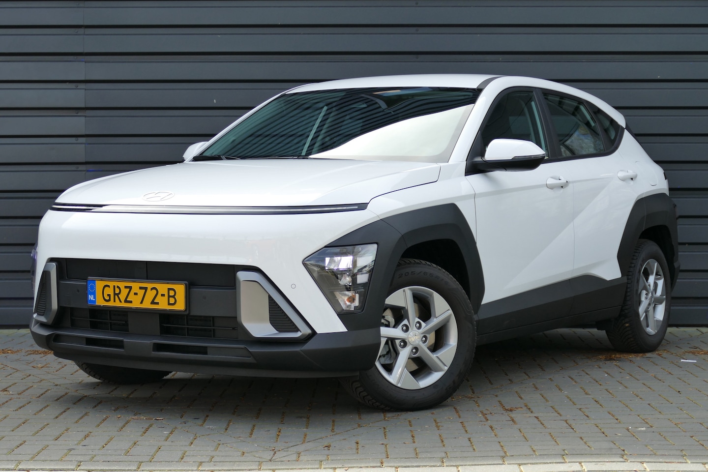 Hyundai Kona - 1.6 GDI HEV Comfort Camera | Navigatie | Adaptieve Cruise | Carplay | Climate | 16" Lichtm - AutoWereld.nl