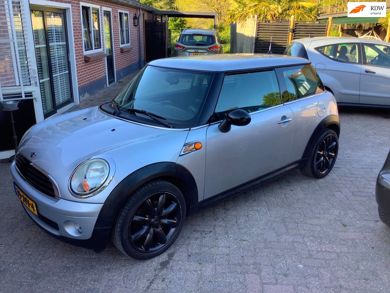 MINI One - Mini 1.4 Anniversary Business nieuwe apk tot 4-2027 - AutoWereld.nl