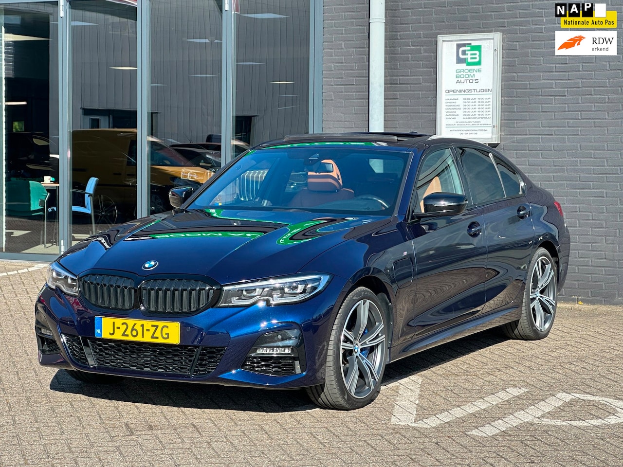 BMW 3-serie - 330e eDrive Edition/CAMERA/CARPLAY/PANO-DAK/NL-AUTO NAP!! - AutoWereld.nl