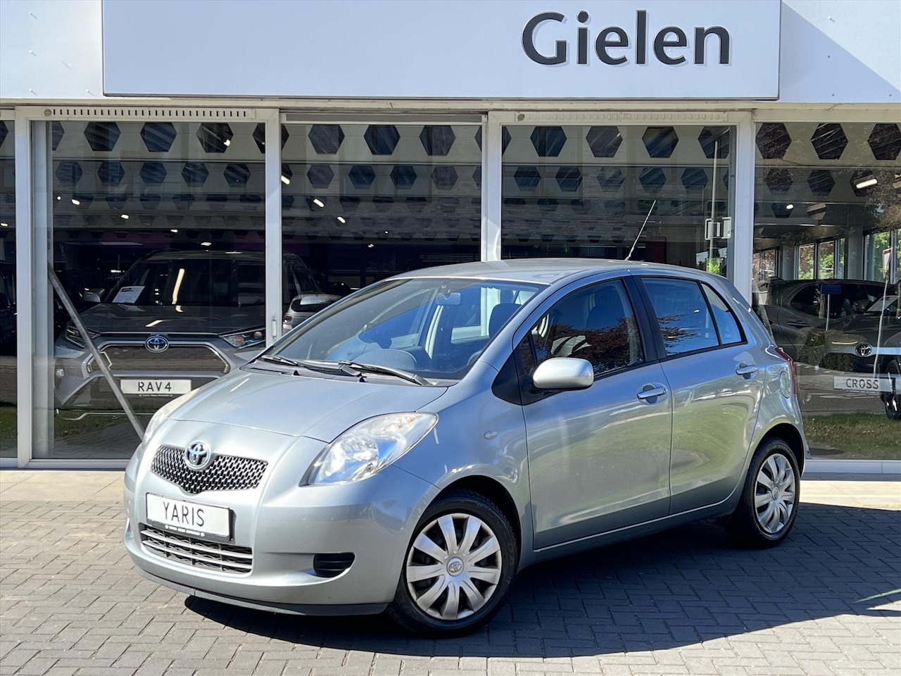 Toyota Yaris - 1.3 VVTI 5-DRS Sol | Airconditioning, Centrale deuvergrendeling, Elektrische ramen, Radio/ - AutoWereld.nl