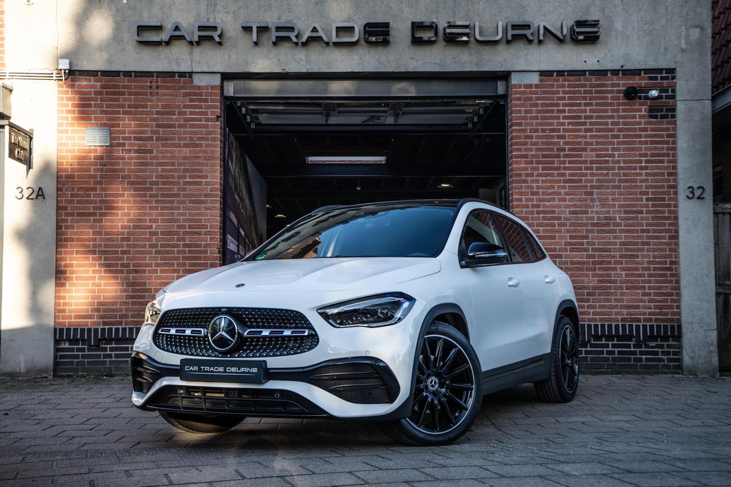 Mercedes-Benz GLA-Klasse - 200 AMG Pano / Memory / Burmester - AutoWereld.nl
