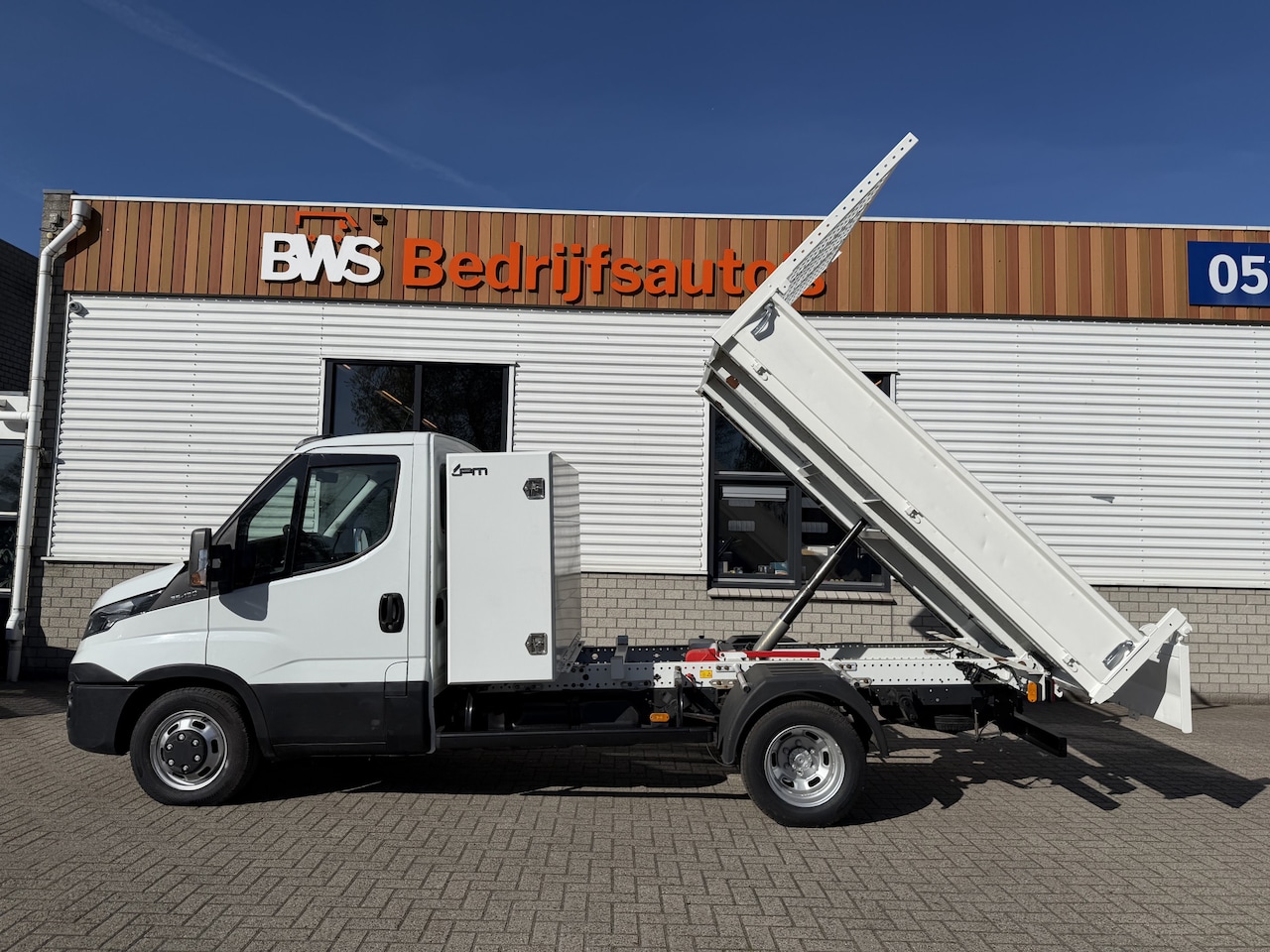 Iveco Daily - 35C13 2.3 345 / JPM kipper met kist / dubbellucht / vaste prijs rijklaar € 17.950 ex btw / - AutoWereld.nl