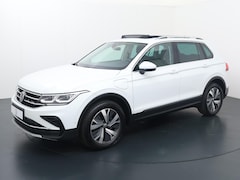 Volkswagen Tiguan - 1.4 TSI eHybrid Elegance | 245 PK | SoH 91% | Panoramadak | Matrix LED koplampen | Dodehoe