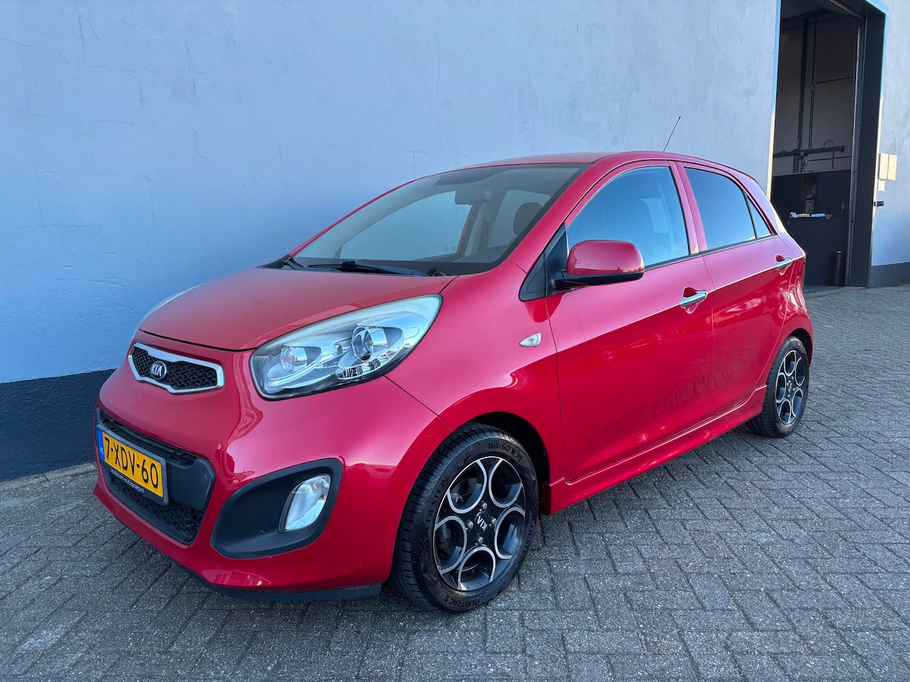 Kia Picanto - 1.0 CVVT World Cup Ed. 5-Deurs - Airco - LMV - AutoWereld.nl