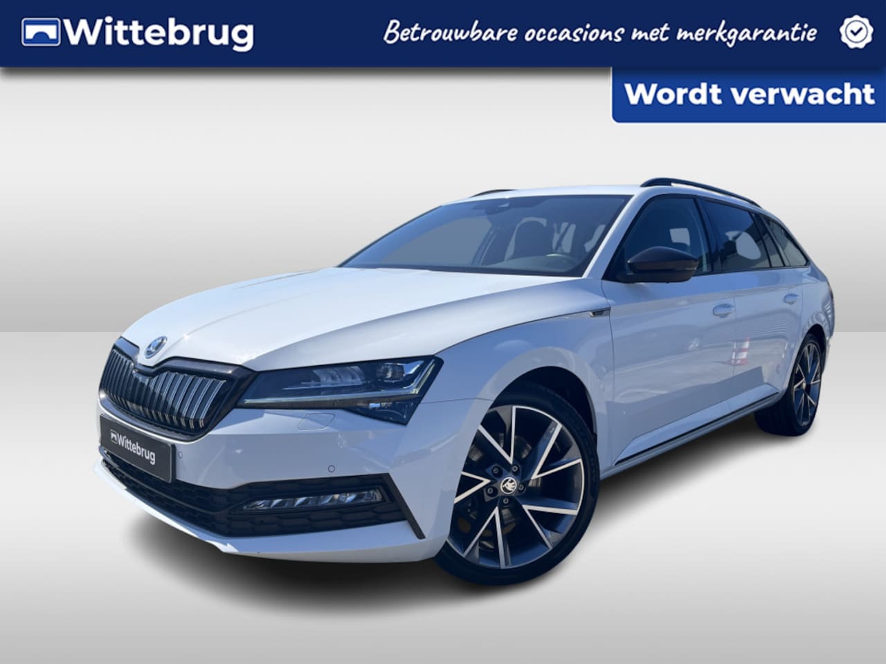 Skoda Superb Combi - 1.4 TSI iV 218pk Sportline DSG Automaat / Panorama schuifdak / LM 19 inch / 360 camera / N - AutoWereld.nl