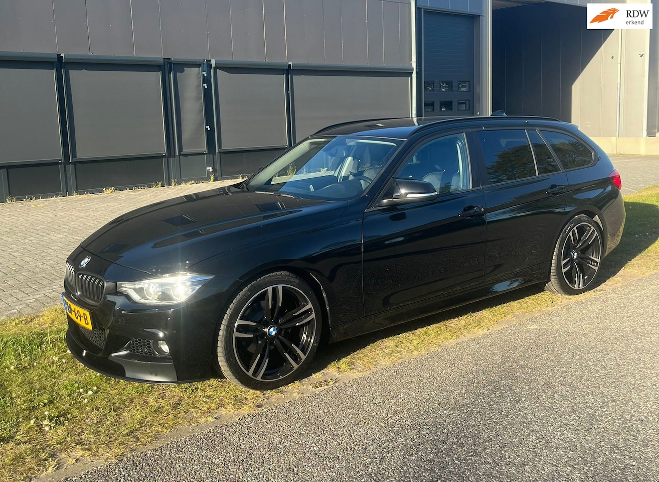 BMW 3-serie Touring - 318i High Executive M-sport LEER/led/19 inch - AutoWereld.nl