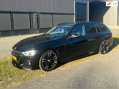 BMW 3-serie Touring - 318i High Executive M-sport LEER/led/19 inch