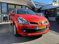 Renault Clio - 1.6-16V Privilège