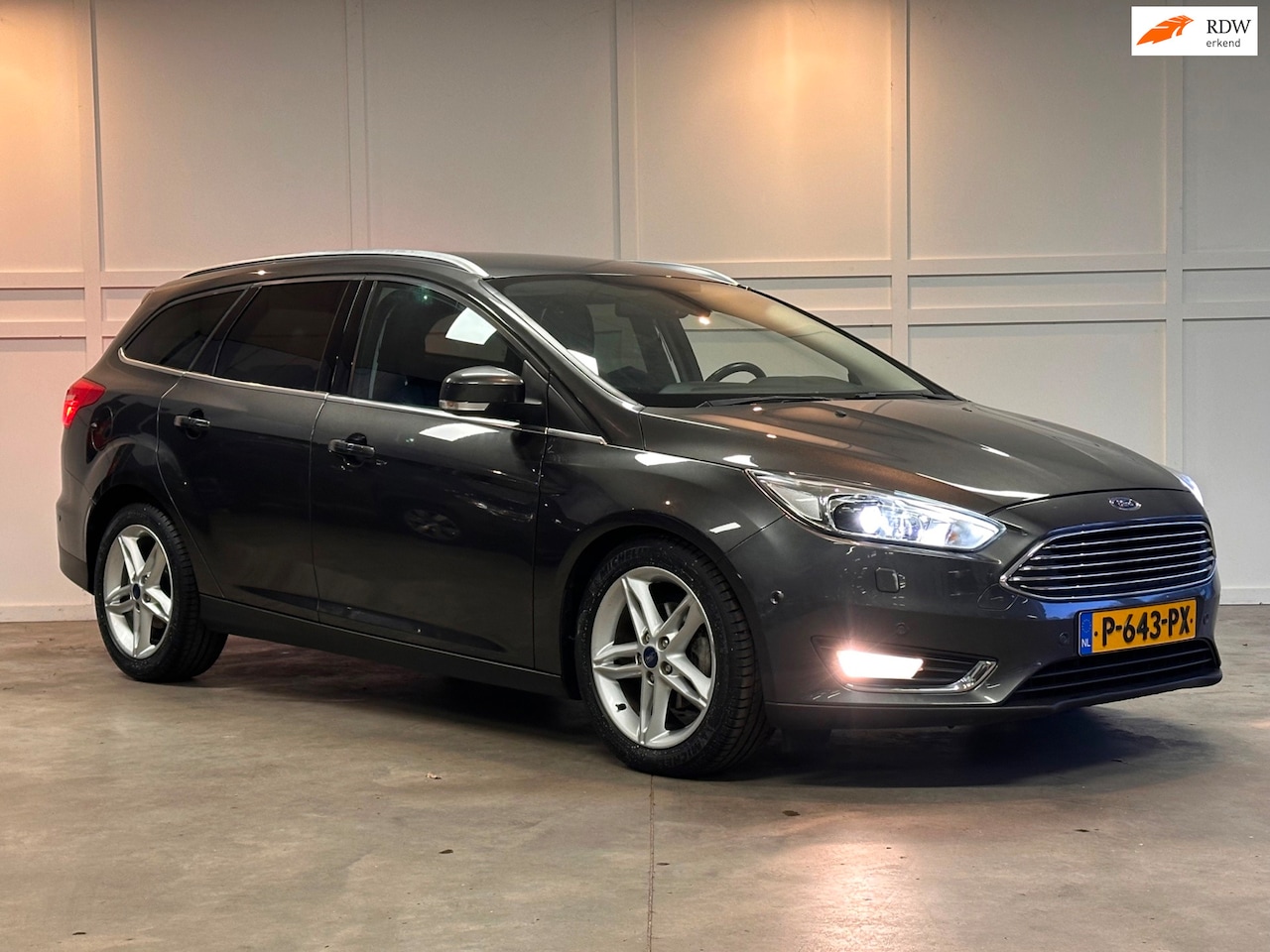 Ford Focus Wagon - EcoBoost / Titanium / Automaat / Xenon / Stoelverwarming / Cruise / 2018 - AutoWereld.nl