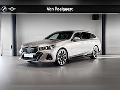BMW 5-serie Touring - 550e xDrive | M Sport Pro | Bowers & Wilkins | Stoelventilatie | Iconic Glow | Trekhaak |