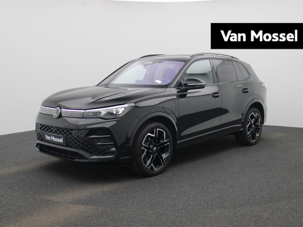 Volkswagen Tiguan - 1.5 eHybrid R-Line Edition 272 PK| Panoramadak | Trekhaak | Leder Interieur | Voorstoelen - AutoWereld.nl