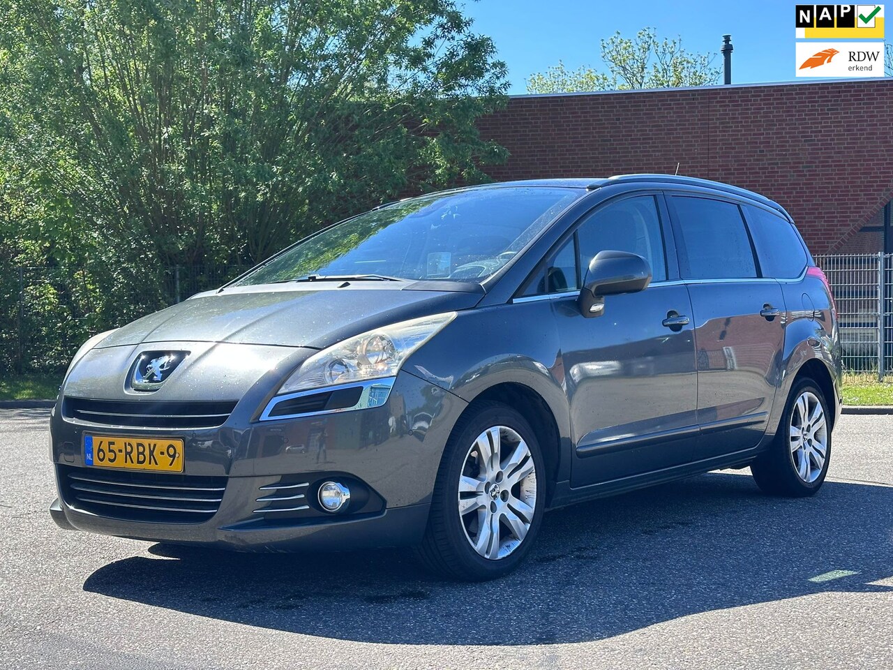 Peugeot 5008 - 1.6 THP Blue Lease Executive 7p. Navigatie*Pano*Trekhaak*Cruise*NAP*Clima*LM velgen* - AutoWereld.nl