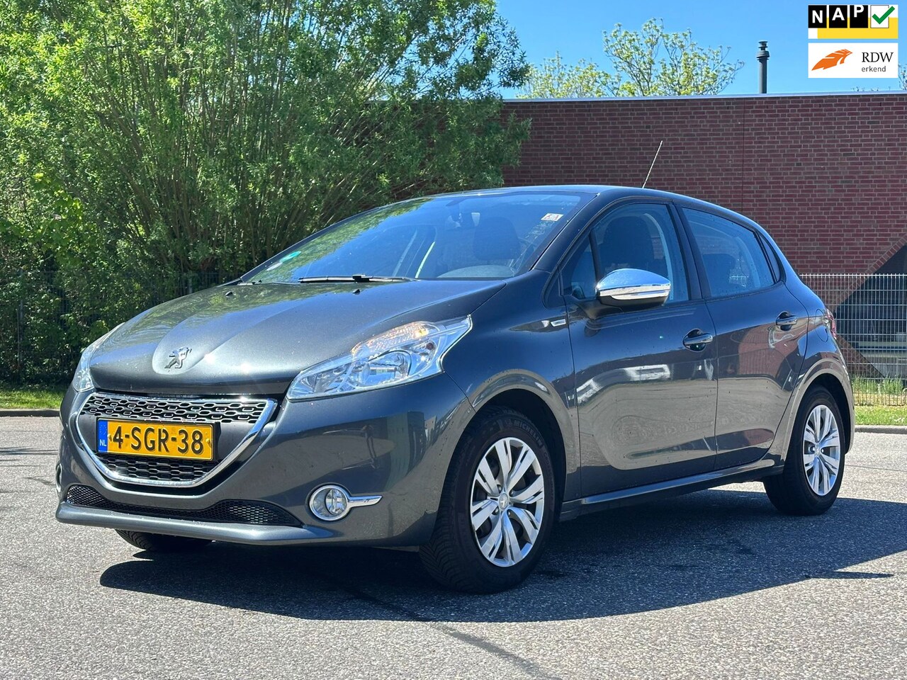 Peugeot 208 - 1.2 VTi Urban Soul 5DR*Navigatie*Distriburie VV*Cruise*Trekhaak*Airco*NAP*Parkeersensoren* - AutoWereld.nl