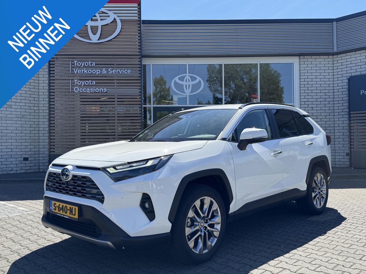 Toyota RAV4 - 2.5 Hybrid AWD Executive LEER 1650 KG TREKGEWICHT - AutoWereld.nl