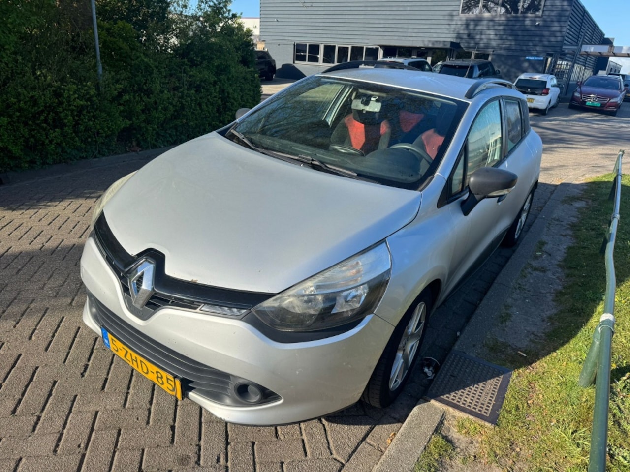Renault Clio Estate - 1.5 DCI Diesel 2015 Grijs Airco Trekhaak - AutoWereld.nl