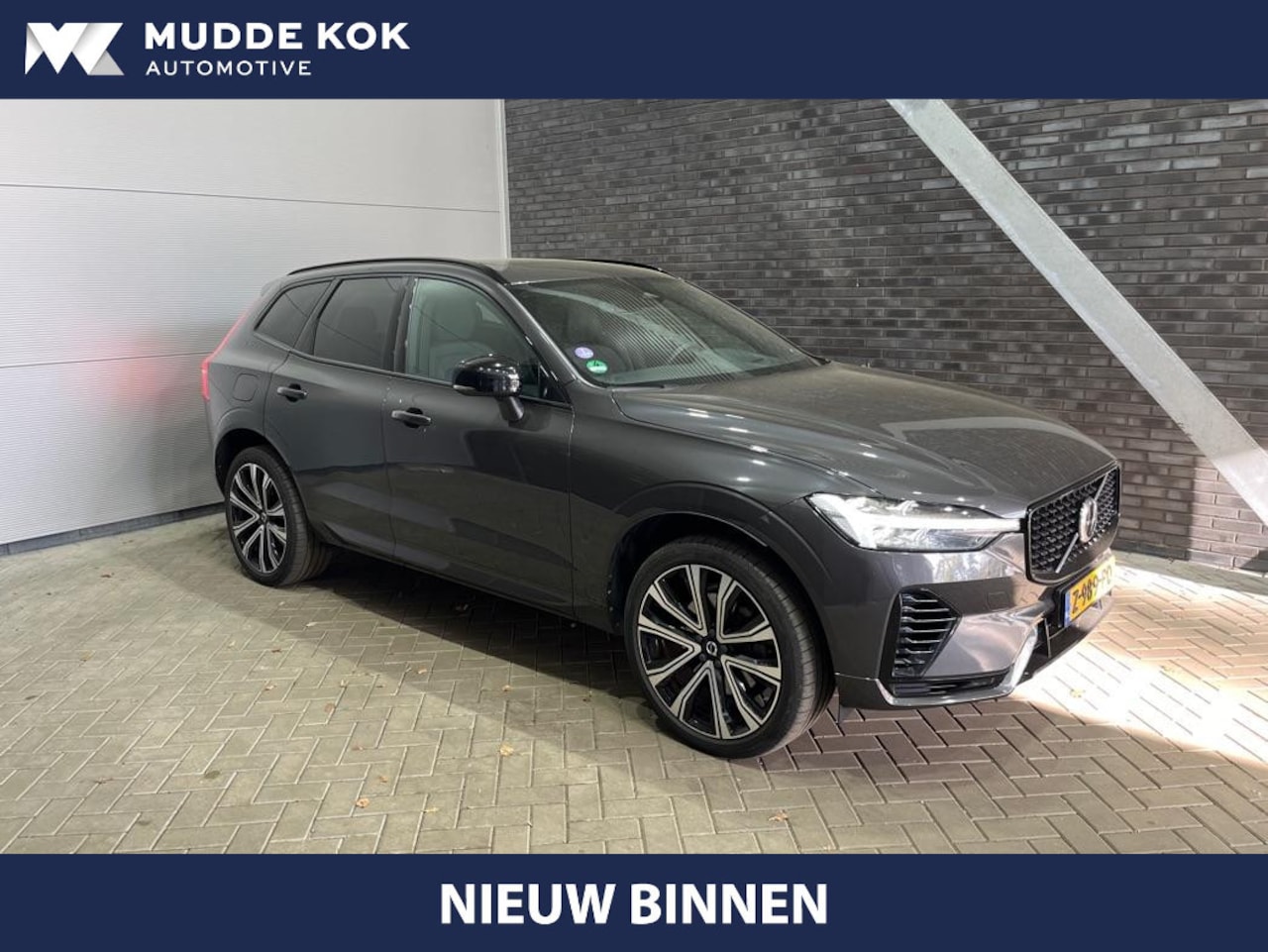 Volvo XC60 - T6 Plug-in hybrid R-Design | Head-Up | Panoramadak | 21 Inch | Trekhaak | ACC | Stoel+Stuu - AutoWereld.nl