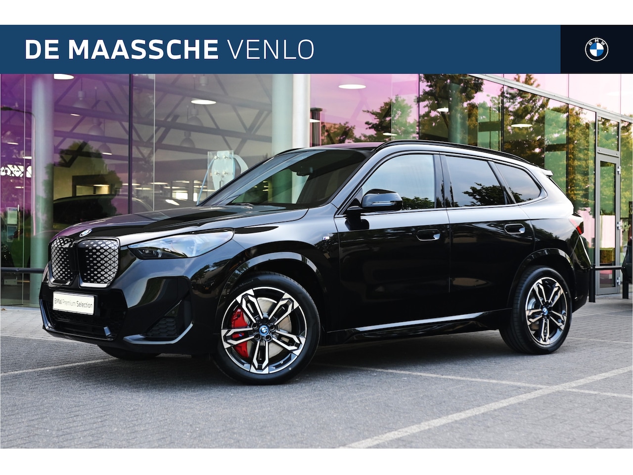 BMW iX1 - eDrive20 M Sport / Trekhaak / Sportstoelen / Achteruitrijcamera / M Adaptief onderstel / A - AutoWereld.nl