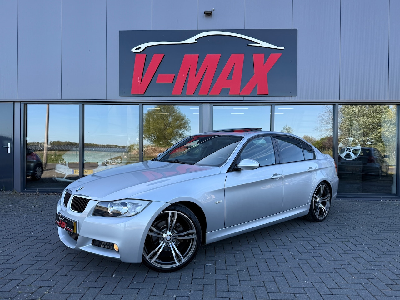 BMW 3-serie - 320i Sedan M-Sport Schuifdak Stoelvw Alcantara Sportint - AutoWereld.nl