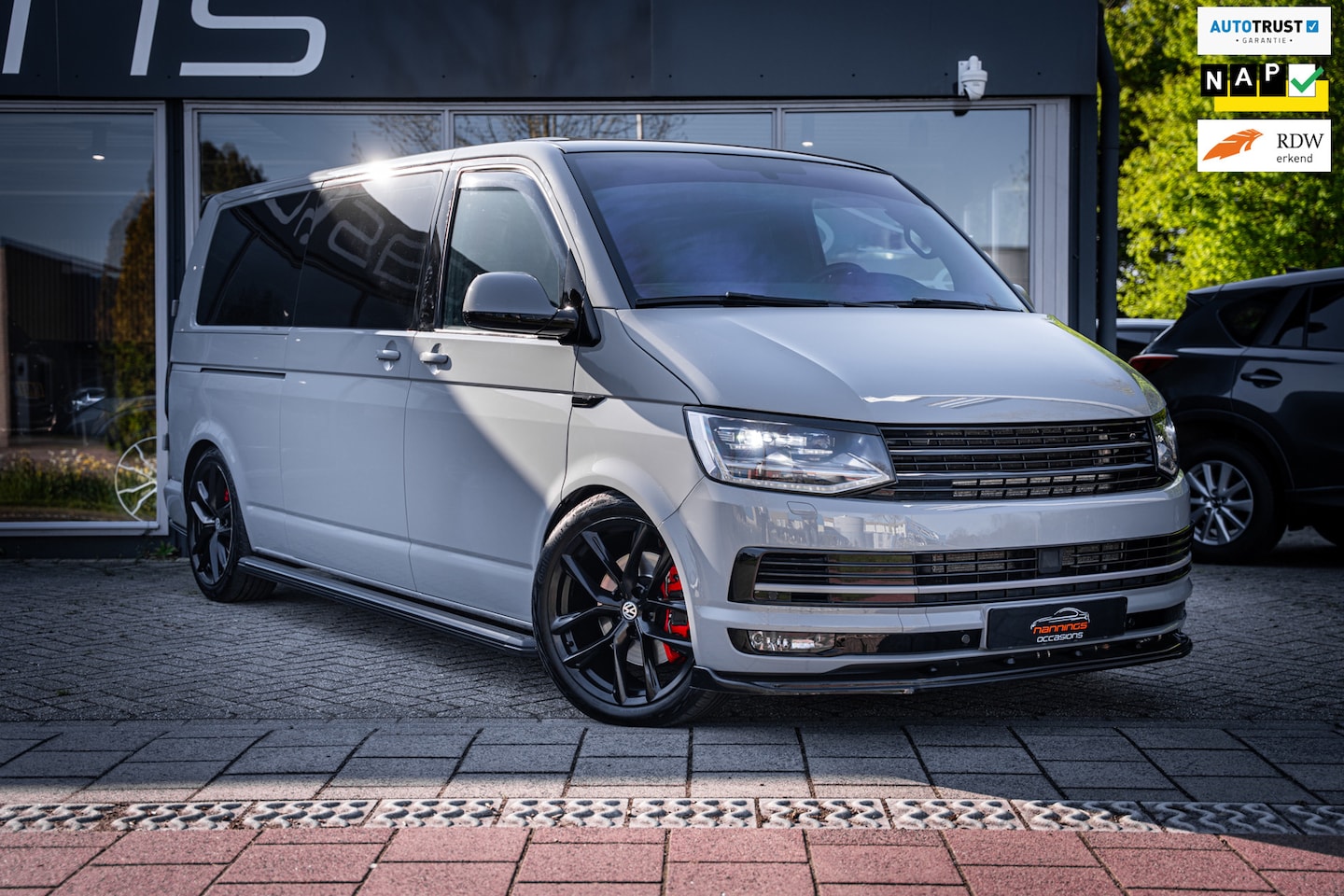 Volkswagen Transporter Multivan - 2.0 TDI L2H1 DSG DC Highline|Sterrenhemel|Luchtvering|Pano|Diamant leder|Trekhaak| - AutoWereld.nl