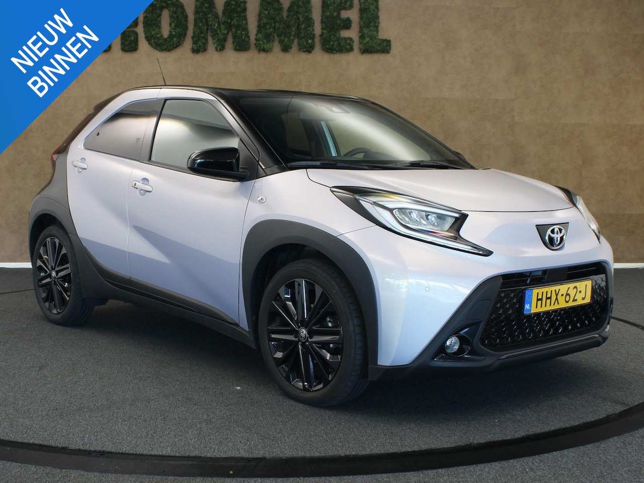 Toyota Aygo X - 1.0 VVT-i MT JBL - ORIGINEEL NEDERLANDSE AUTO - AFKOMSTIG VAN 1E EIGENAAR - NAVIGATIE - JB - AutoWereld.nl
