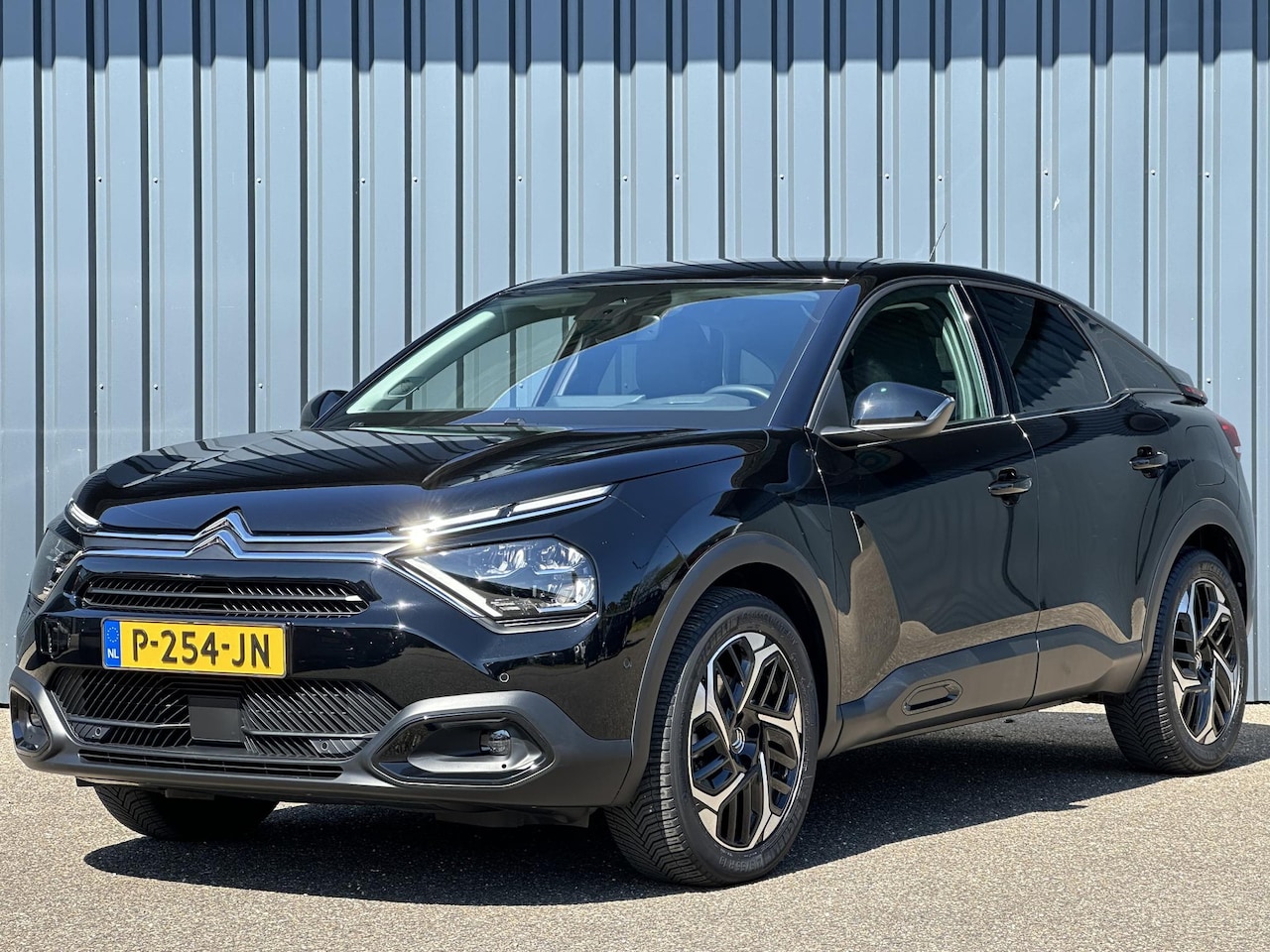 Citroën C4 - 1.2 Turbo Shine Automaat I HUD I All Season I Adaptieve Cruise I Camera I Dode Hoek I Navi - AutoWereld.nl