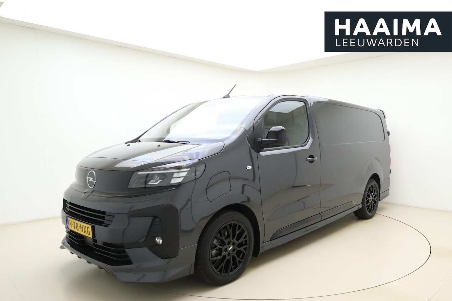 Opel Vivaro Electric - L3 75 kWh | Lederen bekleding | STX pakket | Navigatie | Stoelverwarming | Keyless | Laadr - AutoWereld.nl