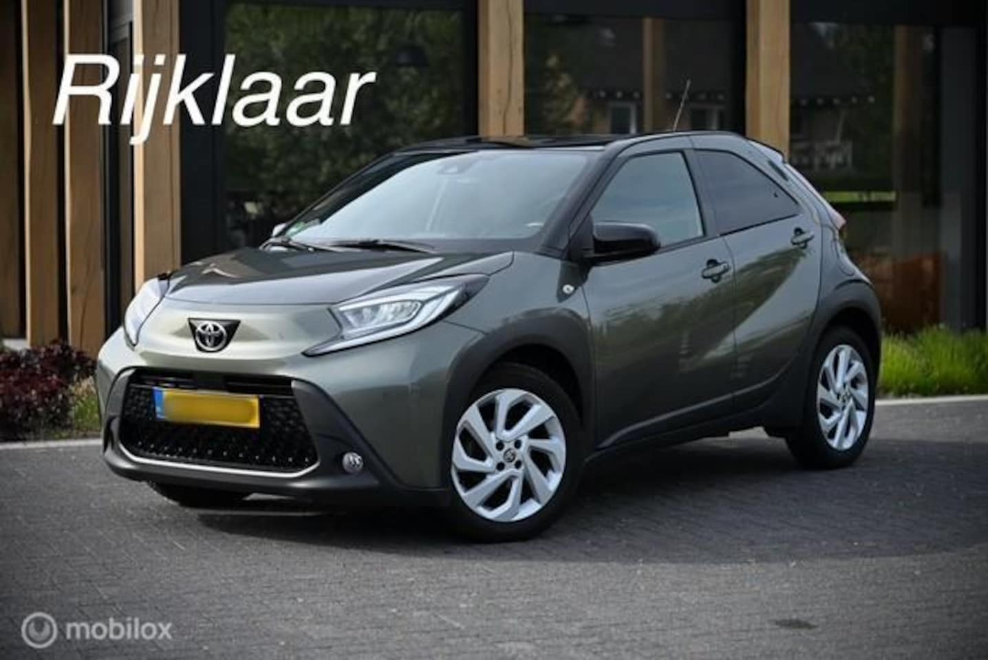 Toyota Aygo X - first | Automaat | Stoelverwarming | Led - AutoWereld.nl