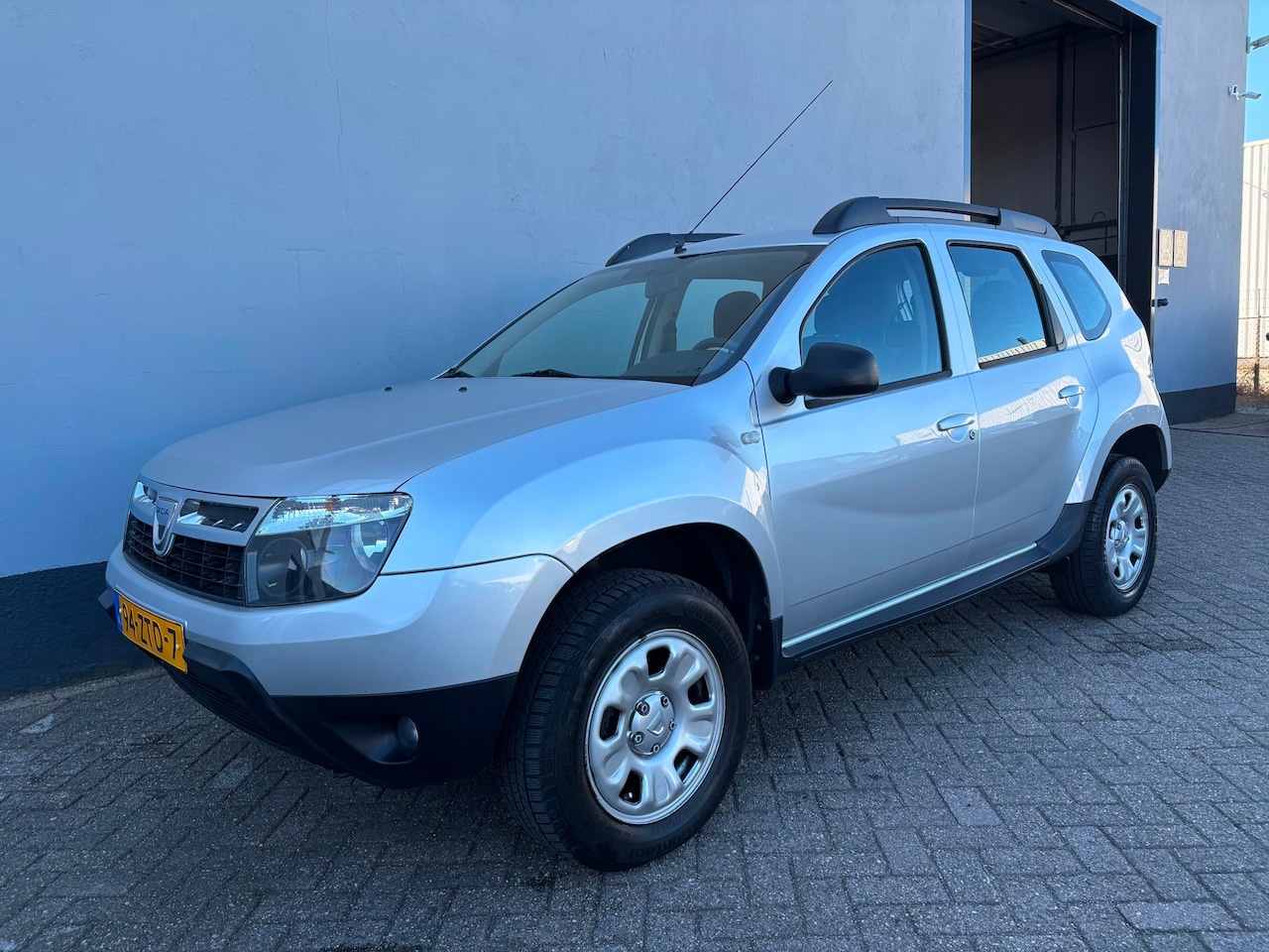 Dacia Duster - 1.6 Lauréate 2wd - Trekhaak - AutoWereld.nl