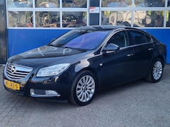 Opel Insignia - 1.6 T Cosmo / Trekhaak / ECC / Parkeersensoren / Stoelverwarming / Elektr. stoel met memor