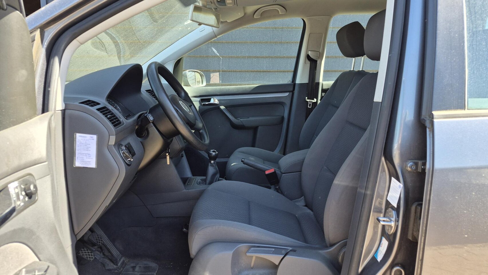 Volkswagen Touran - 1.6-16V FSI Business APK 17-4-2027 I Airco I Meeneemprijs I Export